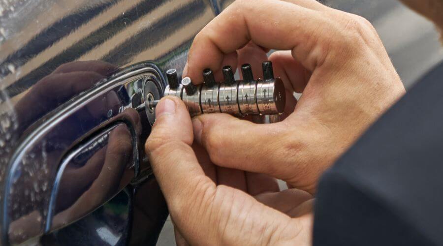 Professional gutter cleaning in Massapequa Park, NY